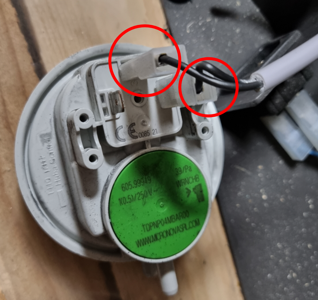 Markering af kabelkontakter fra trykudløseren